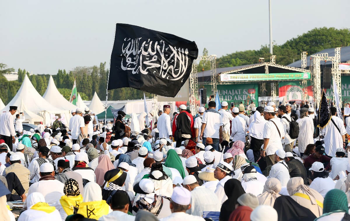 Massa Reuni 212 Salat Subuh Berjamaah Di Monas, Rizieq Shihab